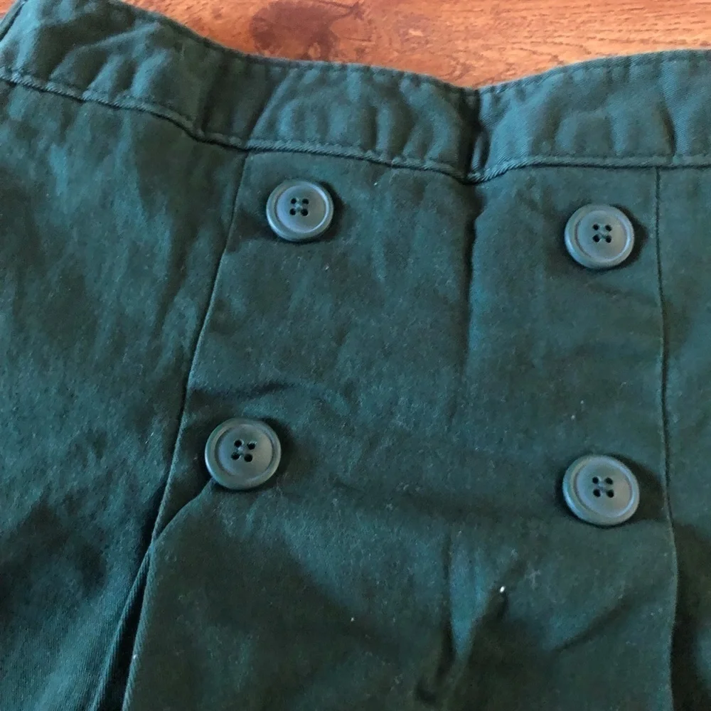 Old Navy green skort in size S (6-7)